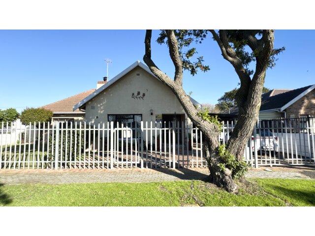  26  Manatoka, Thornton, Cape Town 